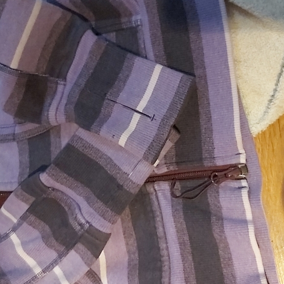 Lululemon scuba hoodie size 2 - Picture 3 of 3